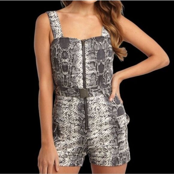 Bardot snake print zipper and front pockets jumpsuit size 24 - Picture 1 of 8